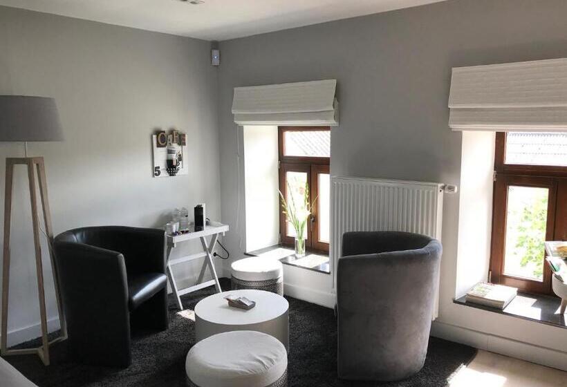 Семейный Номер, La Maison En Pierre