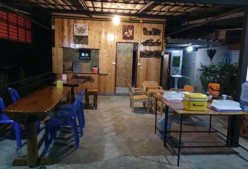 발코니 디럭스 룸, Ban Suan Sukjai Mae Sariang