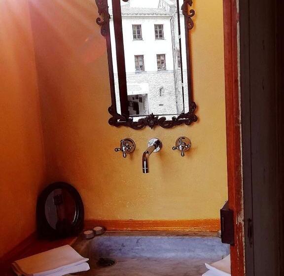 デラックスルーム, La Casa Rosa