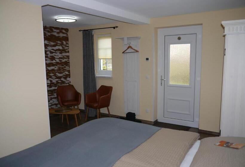 Номер Стандарт Вид на Сад, Café Im Hof  Bed & Breakfast