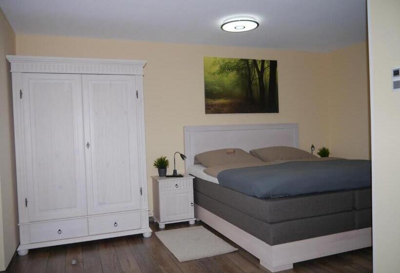 Номер Стандарт Вид на Сад, Café Im Hof  Bed & Breakfast