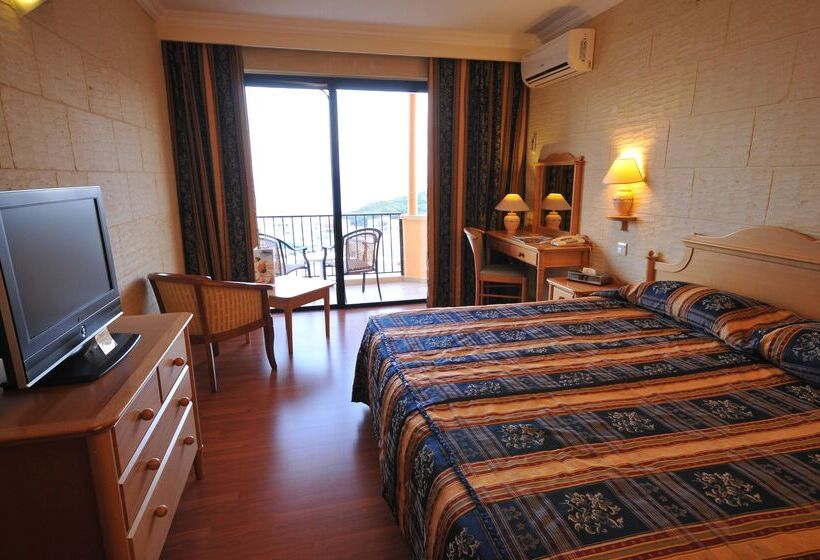 اتاق استاندارد با چشم‌انداز دریا, Grand Hotel Gozo