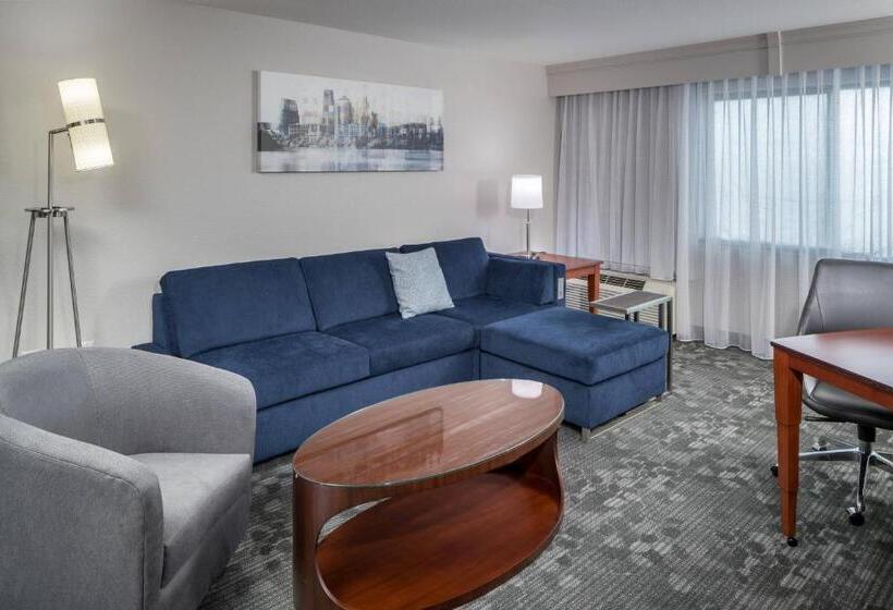 מיטת קינג בסוויטה, Courtyard By Marriott Austin Parmer Tech Ridge