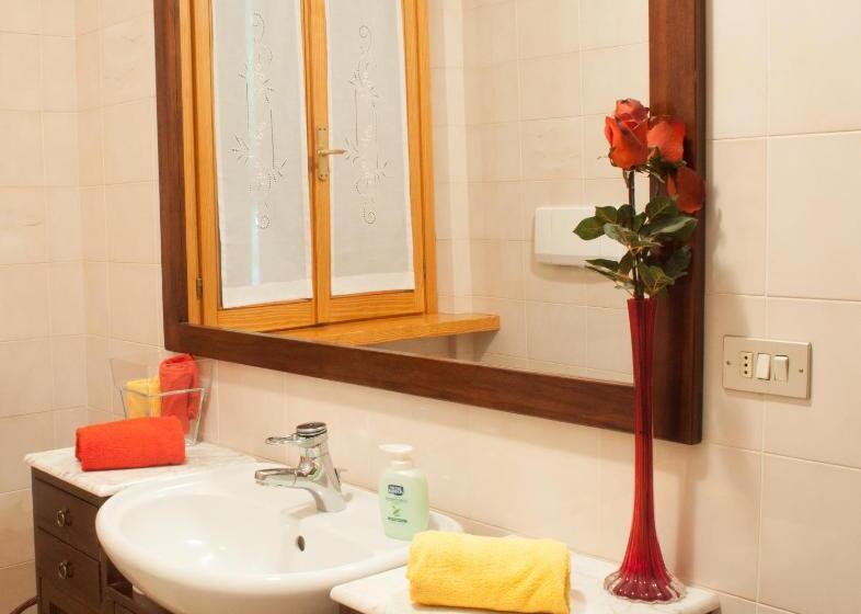 Standard room with outdoor bath, La Casa Dei Boschi