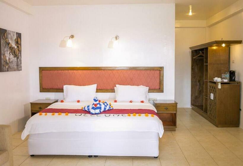 اتاق لوکس با چشم‌انداز استخر, Blue Star Dive And Resort