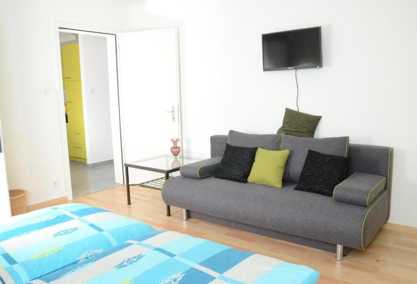 Appartement met 2 Slaapkamers en Balkon, Guesthouse Casa Esperanza Basel