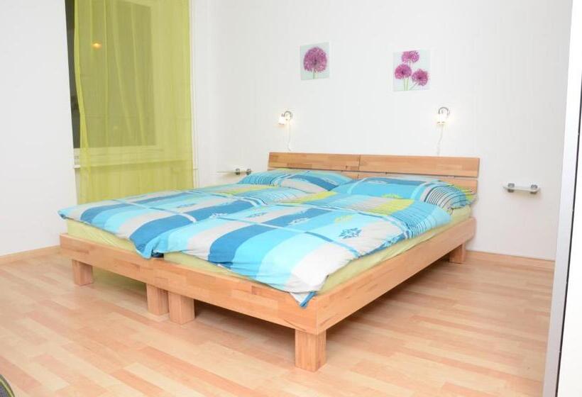 Appartement met 2 Slaapkamers en Balkon, Guesthouse Casa Esperanza Basel