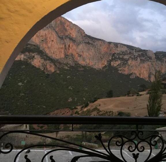 سوییت با چشم‌انداز کوه, Maison D Hotes Akchour