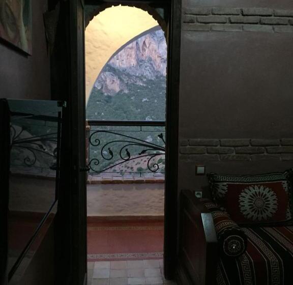 سوییت با چشم‌انداز کوه, Maison D Hotes Akchour