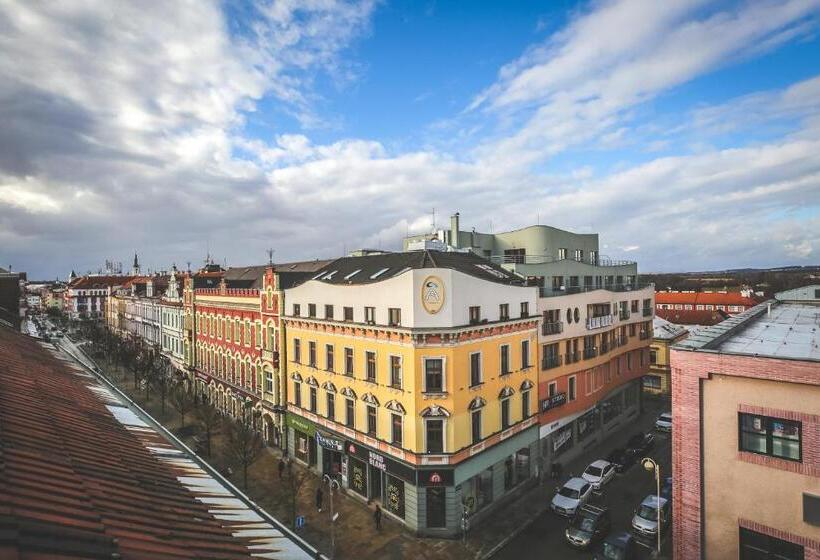 Номер Стандарт Трехместный, Tábor