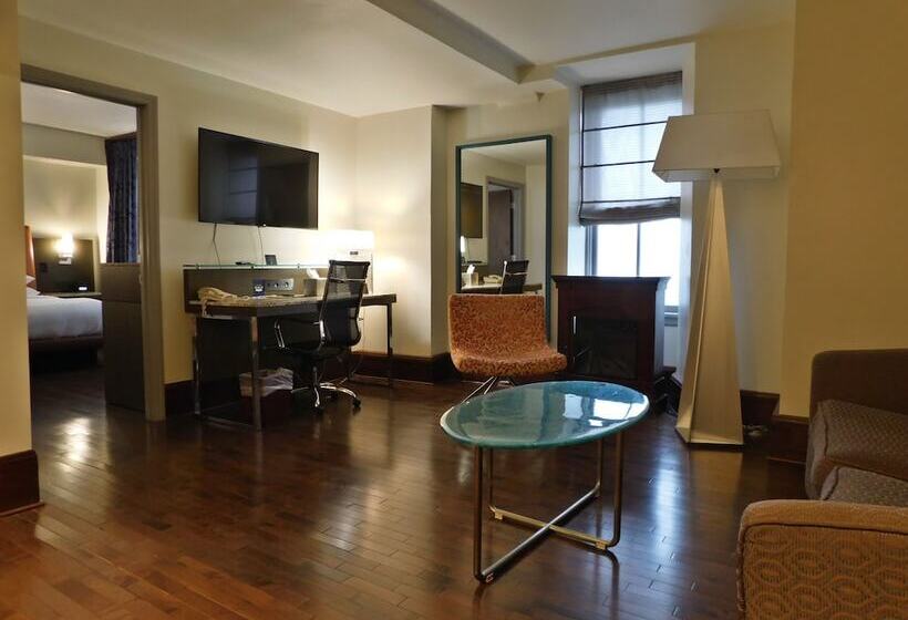 Люкс Кровать Кинг, The Tudor Arms Hotel Cleveland   A Doubletree By Hilton