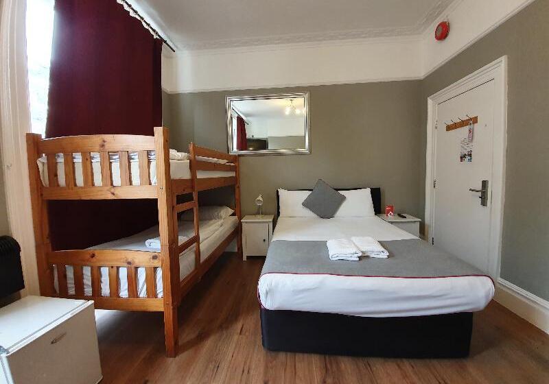 Семейный Номер, Ebury House