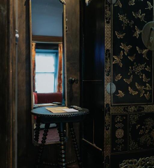 Номер Стандарт Внутренний, Newton Hall