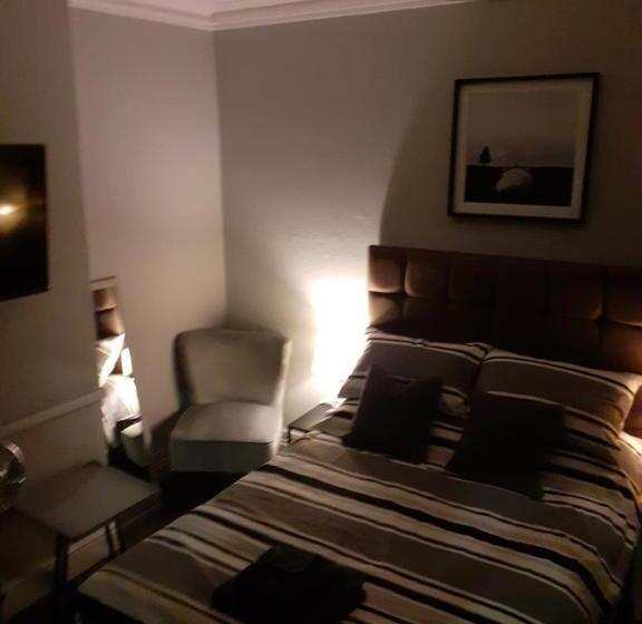 이코노미 트리플 룸, Caversham Lodge