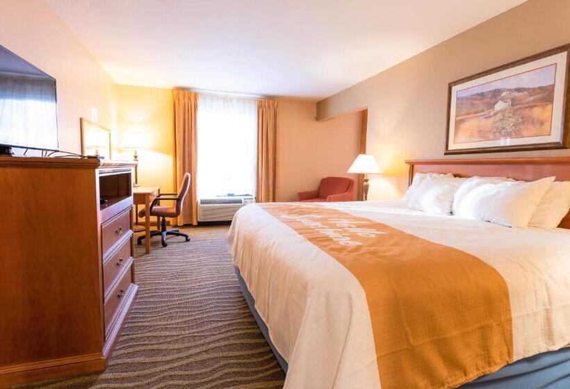 带大床的套房, Days Inn & Suites By Wyndham Cuba