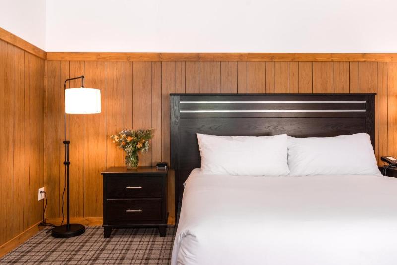 Люкс Кровать Кинг, Holiday Inn Express Hotel & Suites St. Louis West O Fallon, An Ihg