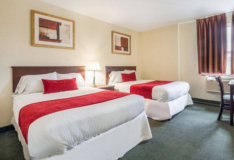 带2个双人床的标准工作室, Knights Inn Orillia
