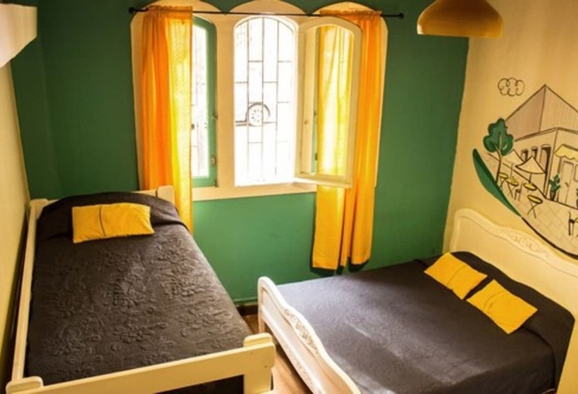 标准三人间, Hostal Forestal
