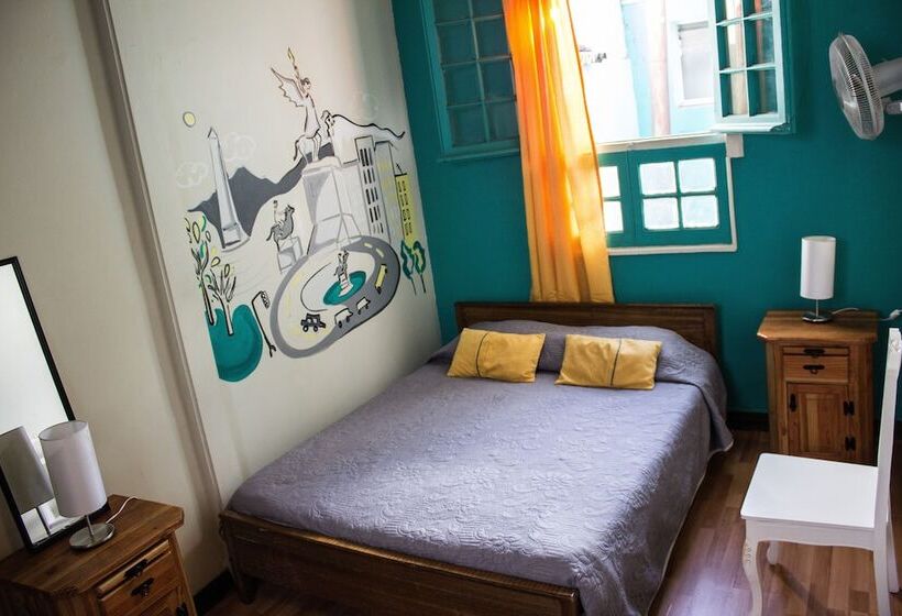 标准三人间共用浴室, Hostal Forestal