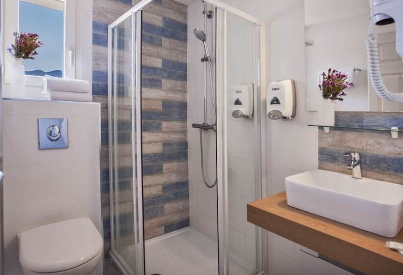 Номер Стандарт Вид на Море, Le Neptune & Spa