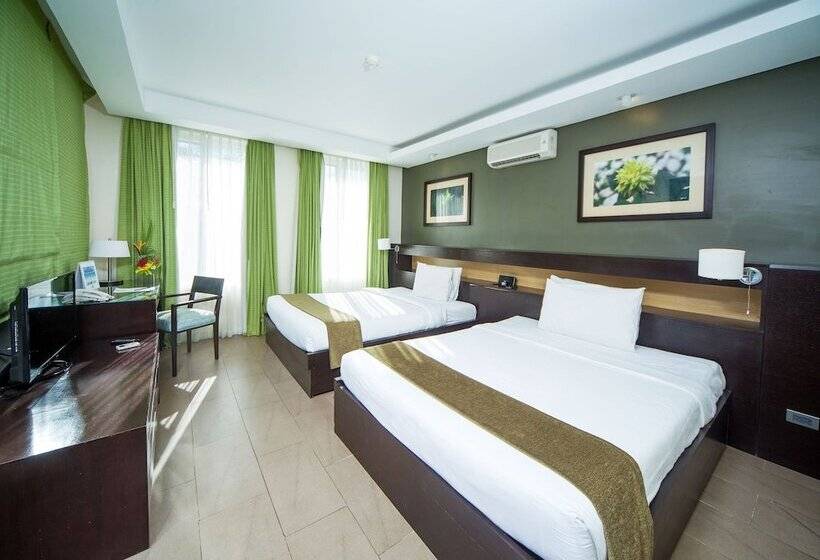 Полулюкс, Fairways And Bluewater Boracay