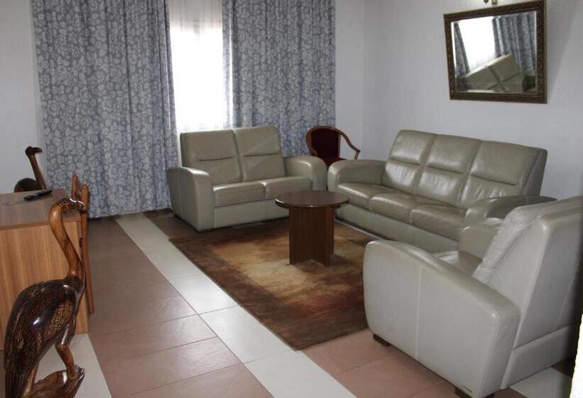 سوییت جونیور, Franco Yaounde