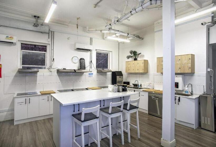 Кровать в Общей Комнате, Tequila Sunrise Hostel Adelaide