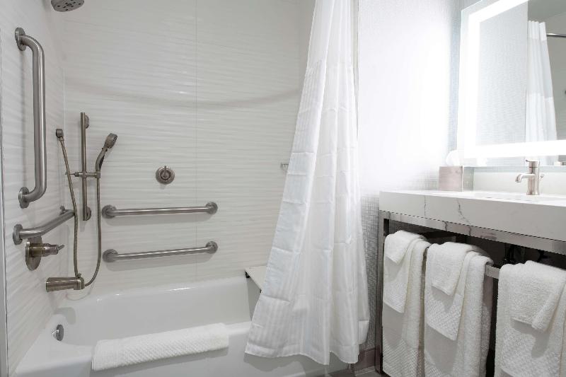 חדר סטנדרט מותאם לאדם עם מוגבלויות, Doubletree By Hilton Sulphur Lake Charles