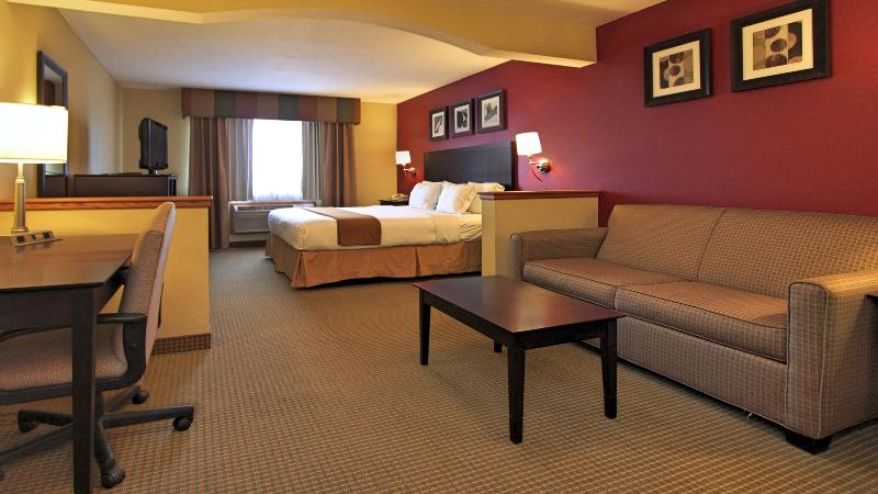 Люкс Кровать Кинг, Holiday Inn Express Hotel & Suites Defiance, An Ihg