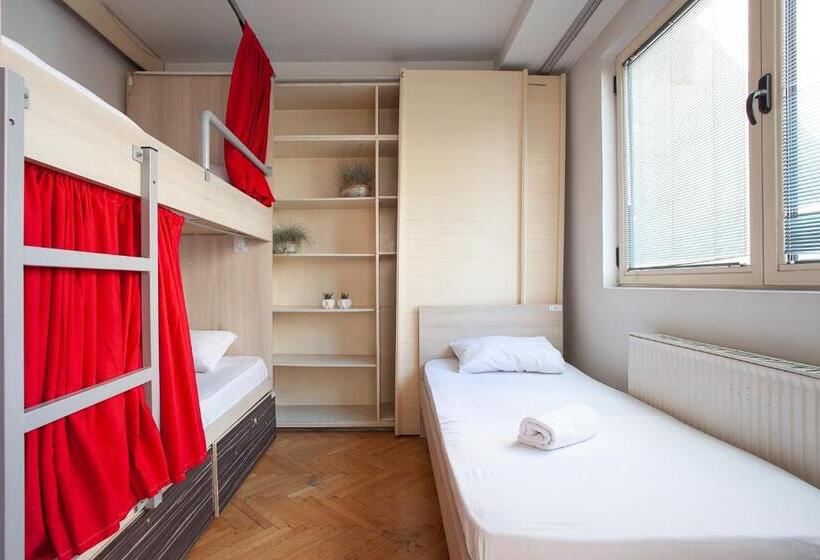 تختخواب در اتاق مشترک, Urban Hostel & Apartments