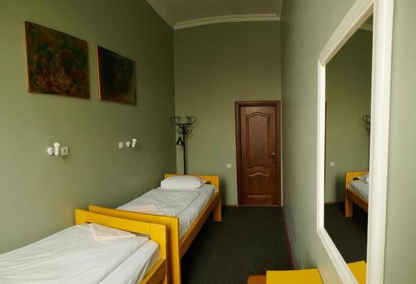 اتاق استاندارد, Old City Hostel