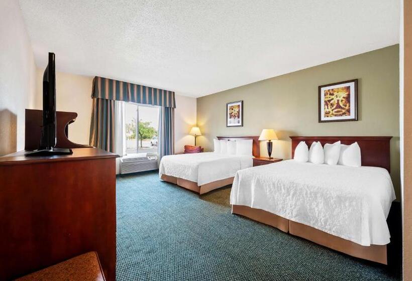 장애인을 위한 스탠다드 룸, Best Western Annawan Inn