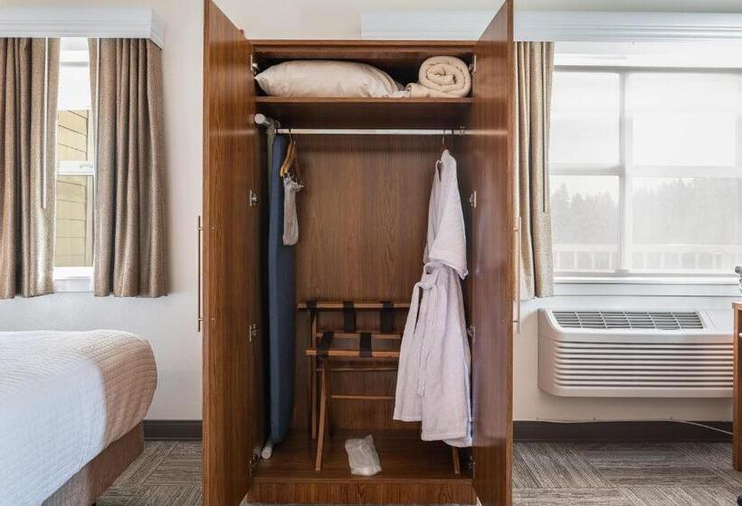 מיטת קינג בסוויטה, Marshall Suites