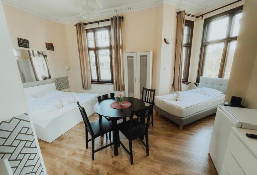 إستوديو قياسى سرير كينج, Central Sopot