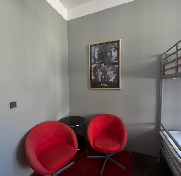 Номер Стандарт Трехместный, Chmielna Guest House