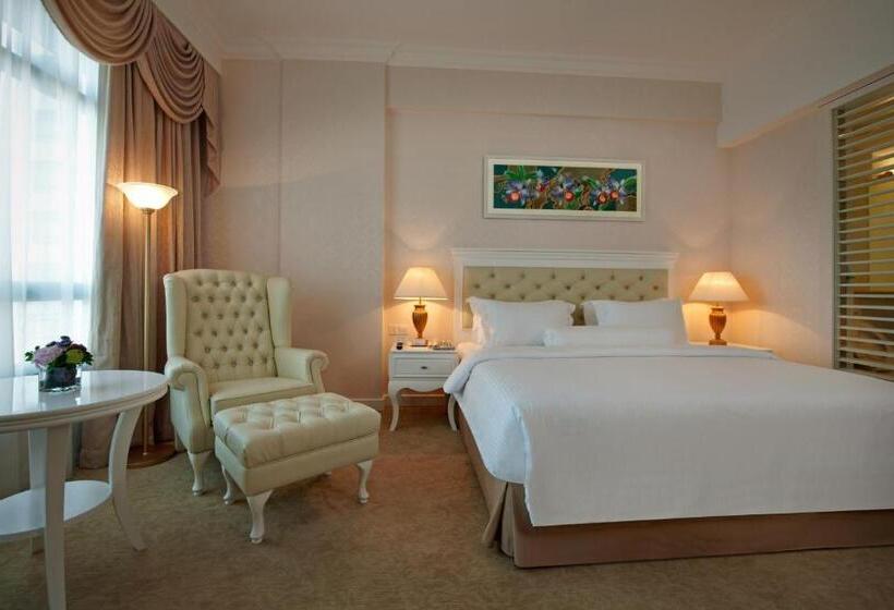 Номер Клуб Кровать Кинг, Royale Chulan Damansara