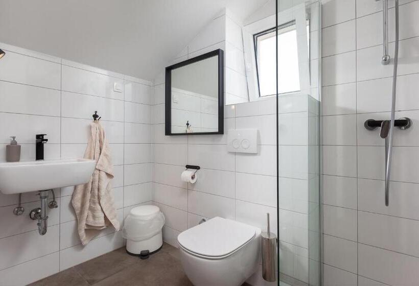 Номер Deluxe с Балконом, Subtub Hostel Makarska