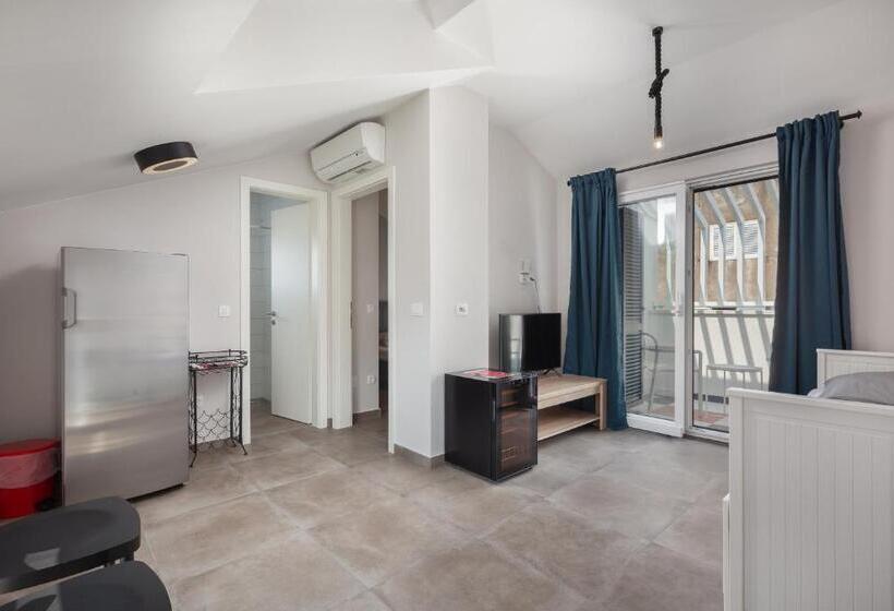 발코니 디럭스 룸, Subtub Hostel Makarska