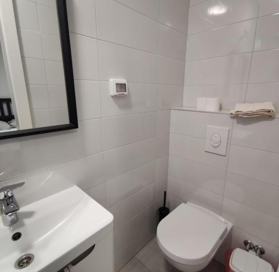 Номер Стандарт, Subtub Hostel Makarska