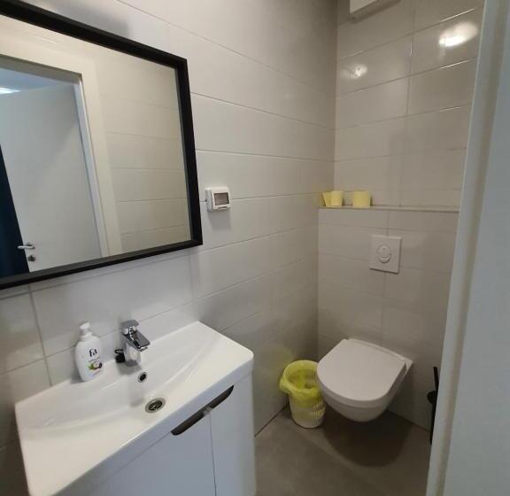 Номер Стандарт, Subtub Hostel Makarska