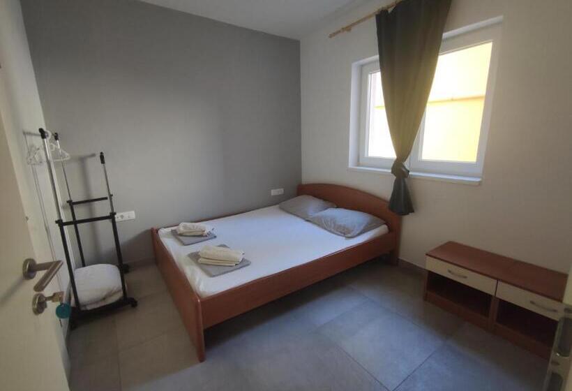 Номер Стандарт, Subtub Hostel Makarska
