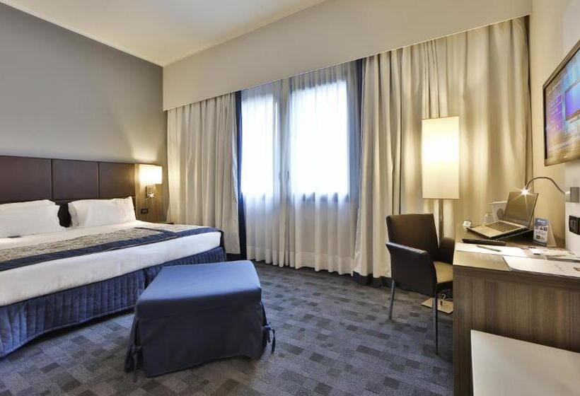 اتاق خانوادگی, Best Western Plus Borgolecco