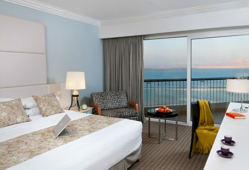 סוויטת פרמיום עם נוף לבריכה, David Dead Sea Resort & Spa