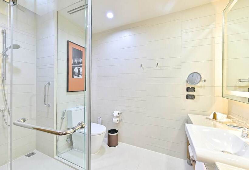 اتاق اجرایی, Eastin Grand Hotel Sathorn