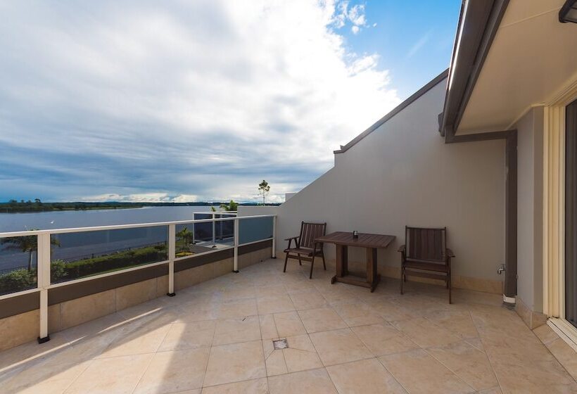 高级工作室, Harrington River Lodge