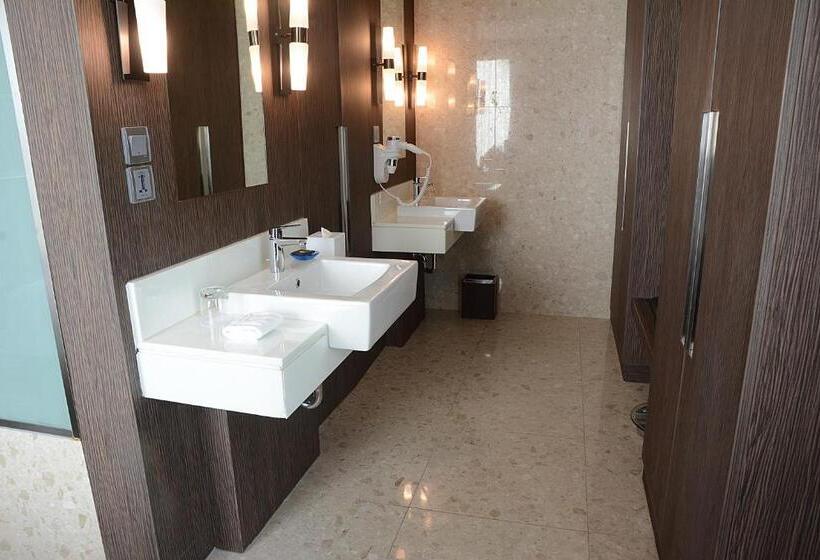 Люкс Премиум, Novotel Bangkok Impact