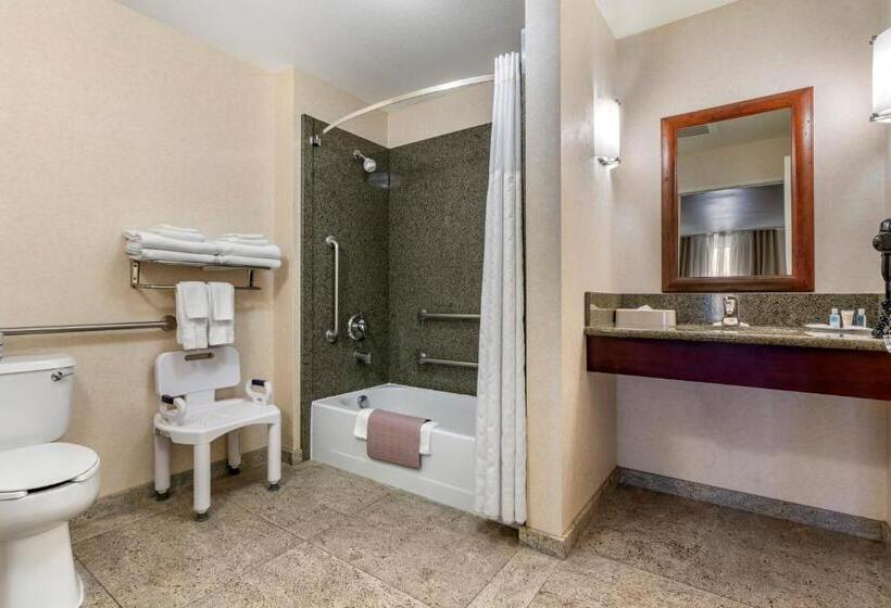 适合残疾人士使用的轻年套间, Comfort Suites Fernley