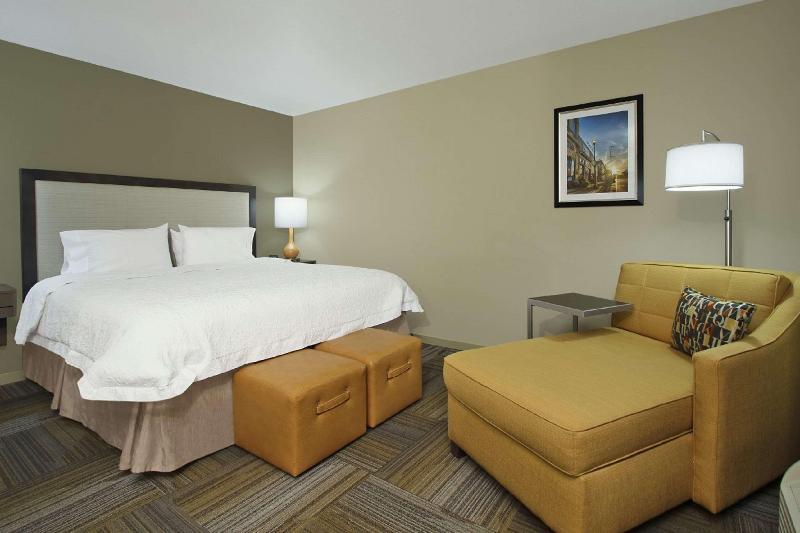장애인을 위한 스위트, Holiday Inn Express Harrisburg West, An Ihg