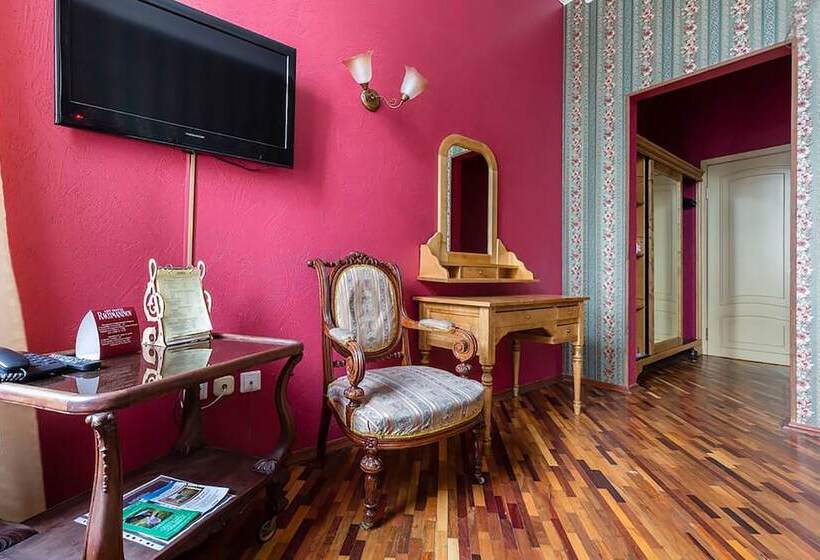 コンフォートルーム, Art Hotel Rachmaninov