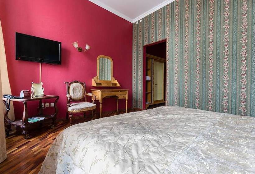 コンフォートルーム, Art Hotel Rachmaninov